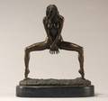 Bronzefigur af ung kvinde