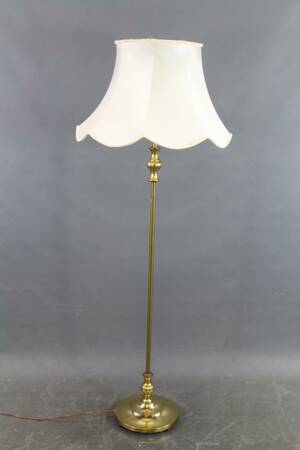 Golvlampa i mässing