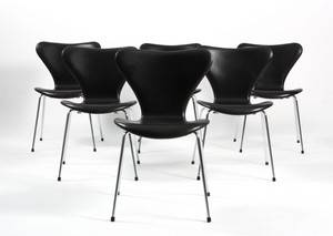 Arne Jacobsen. Sæt på seks stole syveren , model 3107, nybetrukket med sort læder 6
