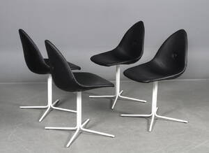 Dansk møbelproducent. Fire stole, kunstlæder. 4