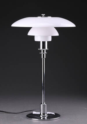Poul Henningsen. PH 32, bordlampe 