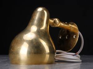 Wilhelm Lauritzen. Væglampe i messing 