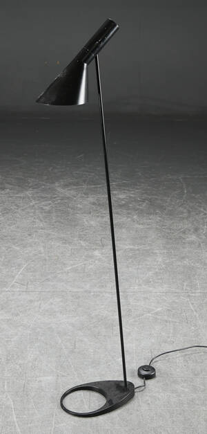 Arne Jacobsen. AJ standerlampe, sortlakeret