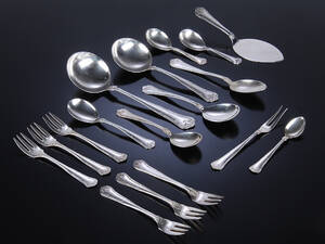 Cohr. Herregård bestik- og serveringsdele af sølv 17