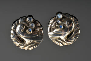 Georg Jensen. Sølvøreclips med månesten 2
