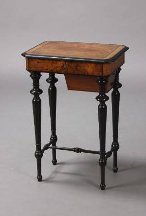 Sybord, nøddetræ, 1800-tallets slutning