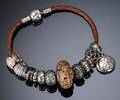 Pandora. Armbånd med charms. 13