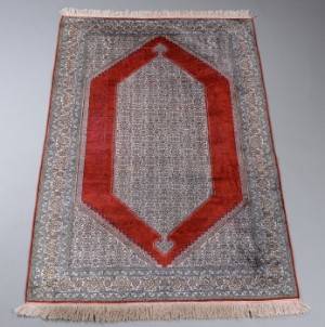 Orientalsk silketæppe, 184x126 cm.