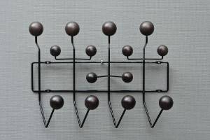 Charles Eames. Hang-it-all knage. Sort 