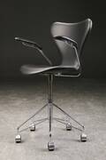Arne Jacobsen. Kontorstol model 3217, sort læder