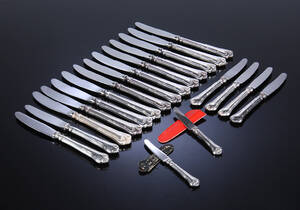 Cohr. Herregård, knive med skafter af sølv 20