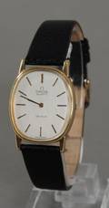 Omega, damearmbåndsur af forgyldt stål, model De Ville Quartz.