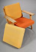 H. J. Wegner. Lænestol, egetræ, model 290
