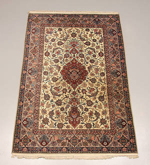 Isfahan tæppe. Persien. 235 x 156 cm.