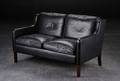 Stouby. To-pers. sofa, sort læder