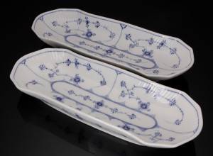 Royal Copenhagen. Par musselmalede fade af porcelæn 2