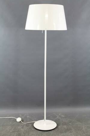 Golvlampa i metall