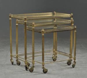 Satsbord i mässing och glas