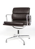 Charles Eames. Soft Pad armstol, model EA-208