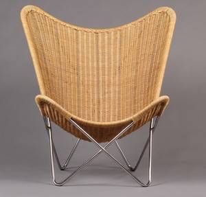 Knud Vinther. Batchair. Lænestol af honningfarvet rattan