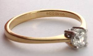 Solitairering af 18 kt. delvist rhodineret guld med brillant -  0,38 ct.