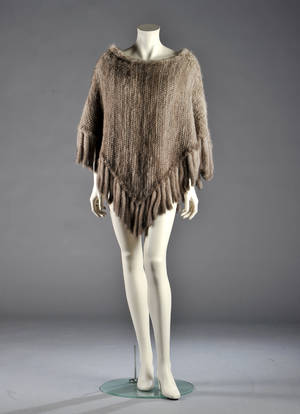 Poncho af strikket mink, one size