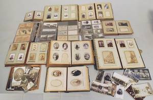 Samling gamle fotos, enkelte postkort mm.