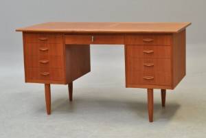Dansk møbelproducent. Skrivebord af teak
