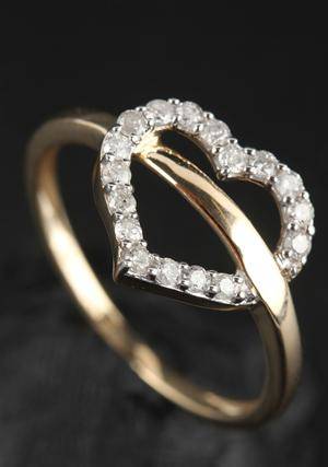 Hjertering med diamanter