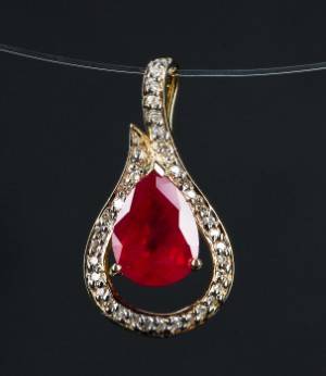 Rubin- og diamantvedhæng