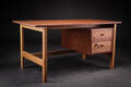 Hans J. Wegner. Skrivebord af teak og eg 