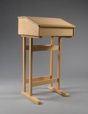 Dansk møbelproducent. Skrivepult