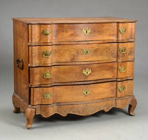 Barok dragkiste af egetræ. 1700-tallet. 