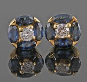 Diamond and sapphire earrings approx. 0.20ct 2 This lot has been put up for resale under the new lot no. 3342447
