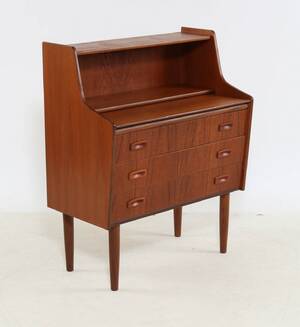 Dansk møbelproducent, chatol af teaktræ  Denne vare er sat til omsalg under nyt varenummer 5003691