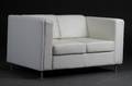 To-personers sofa af hvidt læder