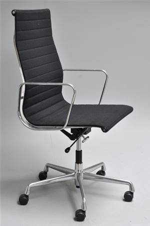 Charles Eames. Kontorstol, model EA-119, sort hopsak 