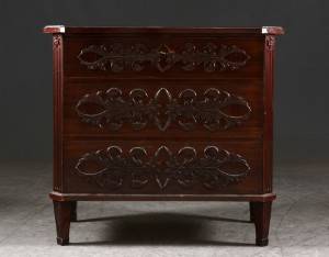 Byrå i gustaviansk stil