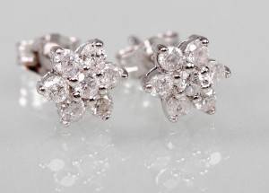 Diamantørestikkere. Ca. 0.30 ct. 2