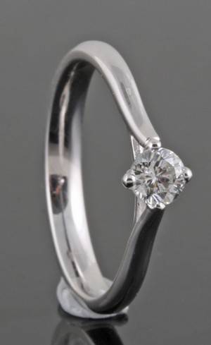 Diamond ring in 18kt  0.30 ct 
