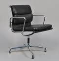 Charles Eames. Soft Pad armstol, Model EA-208. 