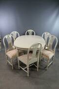 Matgrupp i gustaviansk stil Axet 7 delar, bord och stolar 6 st