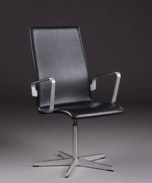 Arne Jacobsen for Fritz Hansen. Oxford armstol, model 3273 
