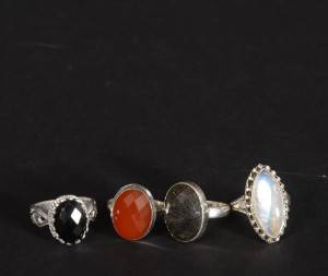 Ringar i 925 sterlingsilver med rutilkvarts, carneol, onyx, månsten