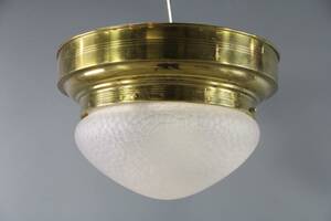 Plafond i glas och mässing