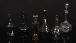 Samling glaskaraffer med propp 6