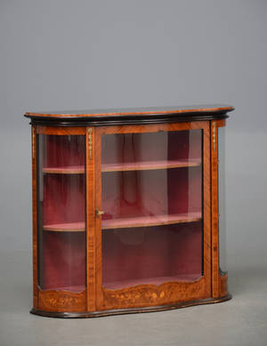 Hængevitrine af rosentræ, 1900-tallets midte