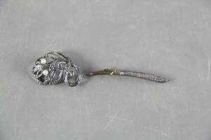 Broscher i silver med markasiter 2 st