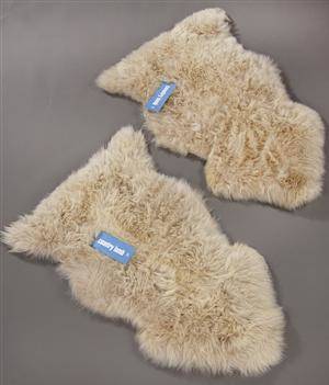 To New Zealandske lammeskind - farve linnen 2