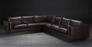 Hjørnesofa af brunt læder. 1900-tallets slutning. 3